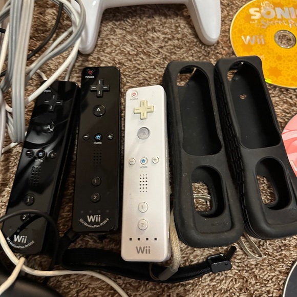 Nintendo Wii bundle - console, controllers and games - Picture 9 of 9